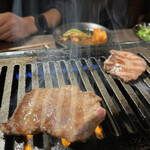 黒毛和牛焼肉 白か黒 - 