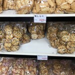 岩塚製菓 - 陳列棚