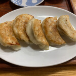 Kiraku - 焼き餃子とチャーハン　800円　の焼き餃子