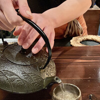 たでの葉 - タカハヤの骨酒
                      タカハヤの風味が効いた熱燗、温まります♪