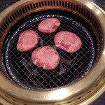 炭火焼肉 豚とん拍子 - 上タン〜
