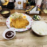 お食事処 みなみ - 料理写真:とんかつ定食　９００円