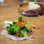 AU GAMIN DE TOKIO table - 本日入荷鮮魚のカルパッチョ 旬野菜のサラダ仕立て