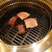 個室焼肉 雲海 - レバー　タン塩