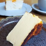 TSUBASA COFFEE - ■人生初のバスクチーズケーキ
                ■セミドライ蜜柑のバナナカルダモンチーズケーキ