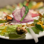 DUEGATTI - 限定ランチA   15品目以上の野菜サラダ　　バルサミコソース