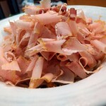 蕎麦きり 一 - 削りたての本枯節を添えた自家製唐墨蕎麦