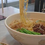 味のまりも - 麺リフト