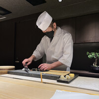 鮨 双海 - 凛とした大将の佇まい。品があって神戸の夜に相応しい。