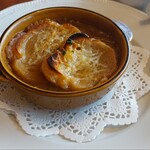 ロイヤルホスト - オニオングラタンスープ。伝統の味