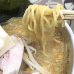 Menya Shokudou Ajito - 味噌牛乳バターカレーラーメン　麺アップ