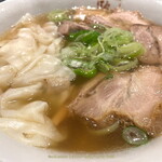 喜多方ラーメン 坂内 - スープはやや濁った感じ？