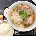 喜多方ラーメン 坂内 - わんたん麺　サービスライス付　960円(込）