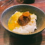 Yakiniku Akami Niku Ga Tou - 和牛赤身ロック特製ニンニクバター醤油風味TKG