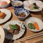 Hakata Robata Fisshuman - 鮭の西京焼きと勘八胡麻醤油和え定食