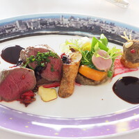 モナリザ 丸の内店 - 蝦夷鹿内もも肉のロースト　丸干し芋とベリーの香りと共に　じっくり煮込んだ肩肉のリエット