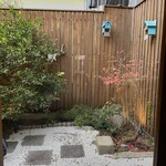 classlobe - お店の中の坪庭