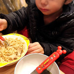 中華蕎麦 時雨 - ガツガツ食べる我が子