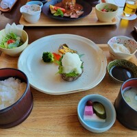 御曹司きよやす邸 鎌倉プリンスホテル店 - ハンバーグが美味しいのは予想通りですが、付け合わせの野菜がめっちゃ美味しかった。 御曹司きよやす邸 鎌倉プリンスホテル店 - ハンバーグが美味しいのは予想通りですが、付け合わせの野菜がめっちゃ美味しかった。