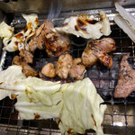 Yakiniku Raiku - 味噌鶏焼肉を焼いているところ