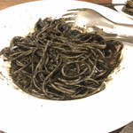 創作ダイニング アタラッシア - イカ墨のパスタ