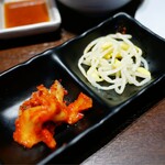 Yakiniku Reimen Yucchan - 切落としランチのキムチとナムル