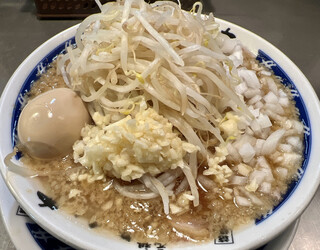 ラーメン 大 - らーめん並（780円）＋玉ねぎ（100円）＋味付卵（100円）、ニンニクコール