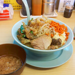 顎で喰らえ - ミニラーメン全マシ＋韮ザーサイ＆バター