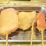 Kushidaore - 肉厚ハムカツ：180円、豚バラ：50円、ウインナー：100円