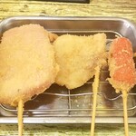 串だおれ - 肉厚ハムカツ：180円、豚バラ：50円、ウインナー：100円