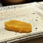 鮨 西崎 - 過去最高傑作の唐墨。
      私は干していない方が、塩味も程よく魚卵の味が感じられて、断然好みです。