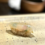 鮨 西崎 - 前回もいただきましたが、やっぱり猛烈に美味しい！
      身自体の甘さに、肝も甘い。最高です♪
