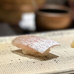 鮨 西崎 - ふわりの春子鯛。塩と酢橘でさっぱりと。
