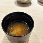 鮨 西崎 - この味噌汁、魚のアラで取った出汁で、極上の中の極上です♪