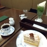 椿屋茶房 - モンブランとセットのコーヒー