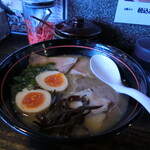 博多ラーメン 極麺うまか - 特製ラーメン。1,000円