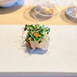 La Brianza - 白魚ブルスケッタソーテルヌジュレ梶谷農園ハーブシュー仕立て。先日いただいたラスク仕立てのクロスティーニも美味しかった一方で、シュー仕立ての一体感口溶けの良さもいいですね