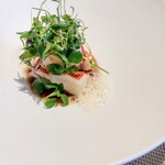 La Brianza - フランス産オマール海老ビスクソース柑橘の泡。食べ応えある身と海老味噌コクのあるソース、柑橘のさわやかさと新鮮ハーブがいいですね