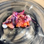 La Brianza - 長崎県産本まぐろカルパッチョ西洋わさびソース穂紫蘇トマトピュレ。いつもながらマグロがおしゃれに大変身☆ 本まぐろの味わい濃さ素材の良さ、この時期のご馳走ですね