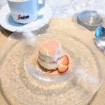 La Brianza - あまおう苺のティラミス。ディカフェコーヒーと。