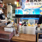 磯丸水産 - カウンターから