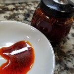 今池呑助飯店 - 呑助特製ラー油。