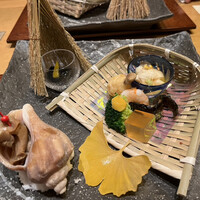 杜氏賛歌 - 前菜(つぶ貝、花咲蟹煮凝り、鱒甘露煮、茄子田舎煮、湯葉、昆布煮海老、旬野菜の黄身酢など)