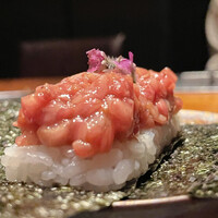 焼肉牛印 銀座店 - タルタルユッケの手巻き