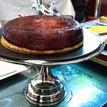 アピシウス - この時期、タルトタタンは外せません。