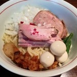 麺屋 じもと - 特製牛あぶらそば950円