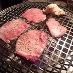 炭の家 - タンとホルモンを焼いてます