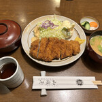 山城屋 - ロースカツ定食大盛り¥1380