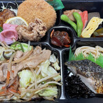 Shokusakedokoro Rokumonsen - ご飯を野菜炒めに変更して頂いた幕の内弁当！ボリューム満点！