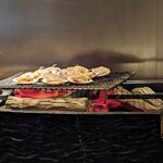 銀座 kappou ukai 肉匠 - はまぐり焼かれ中